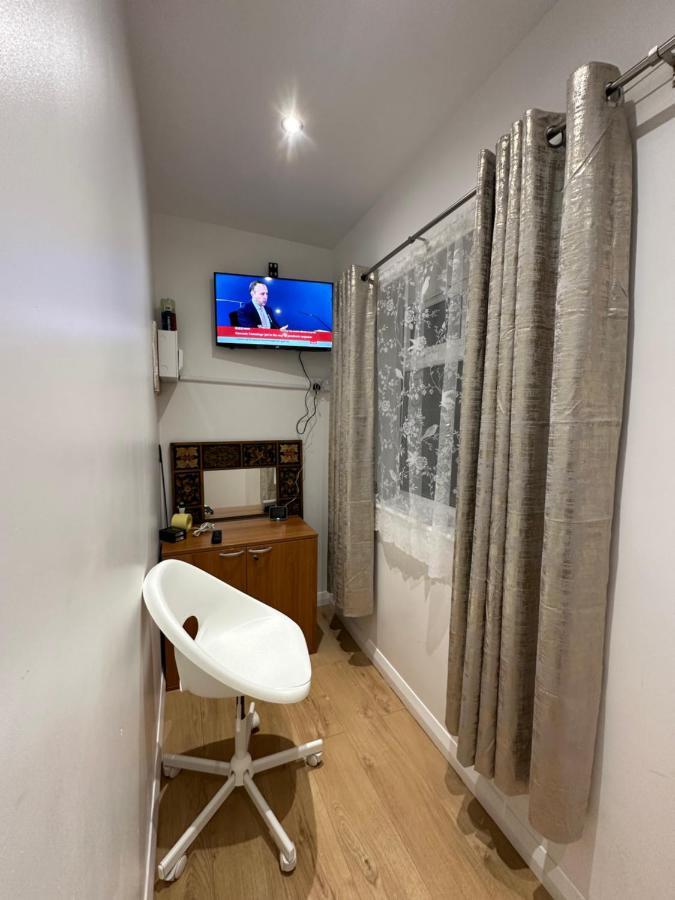 ברומלי Luxury Ensuite 2Nd Studio Flat With Great Views In Keedonwood Road With Fully Own Bathroom Newly Added And Private Kitchenette מראה חיצוני תמונה