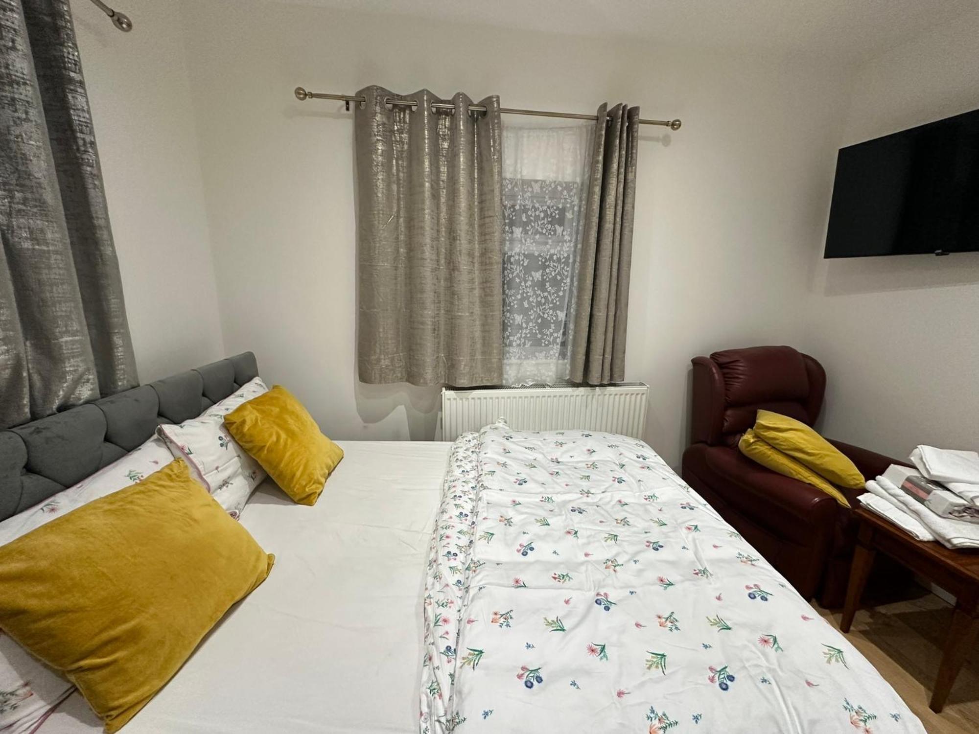 ברומלי Luxury Ensuite 2Nd Studio Flat With Great Views In Keedonwood Road With Fully Own Bathroom Newly Added And Private Kitchenette מראה חיצוני תמונה