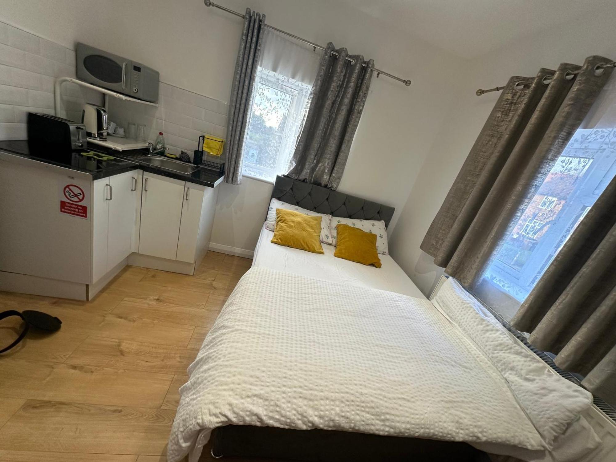 ברומלי Luxury Ensuite 2Nd Studio Flat With Great Views In Keedonwood Road With Fully Own Bathroom Newly Added And Private Kitchenette מראה חיצוני תמונה