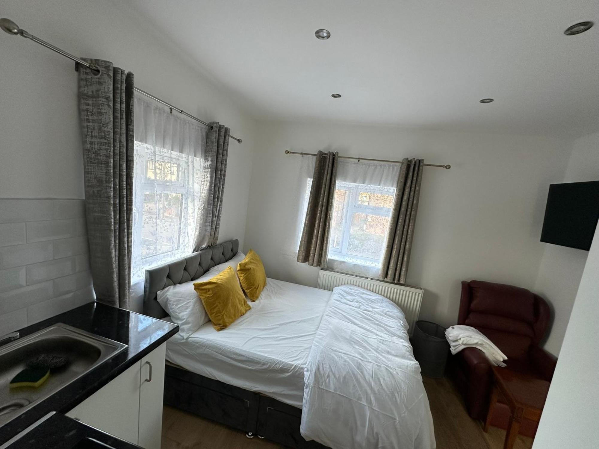 ברומלי Luxury Ensuite 2Nd Studio Flat With Great Views In Keedonwood Road With Fully Own Bathroom Newly Added And Private Kitchenette מראה חיצוני תמונה