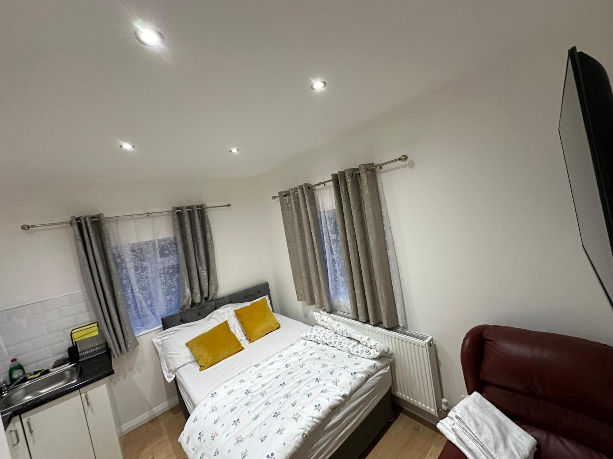 ברומלי Luxury Ensuite 2Nd Studio Flat With Great Views In Keedonwood Road With Fully Own Bathroom Newly Added And Private Kitchenette מראה חיצוני תמונה
