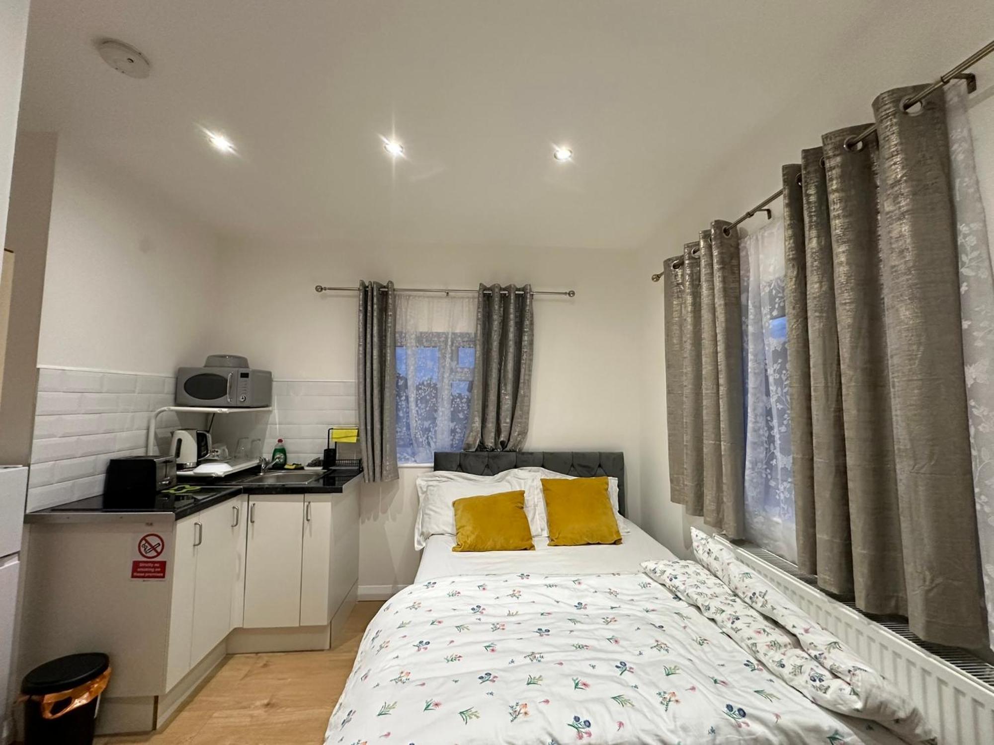 ברומלי Luxury Ensuite 2Nd Studio Flat With Great Views In Keedonwood Road With Fully Own Bathroom Newly Added And Private Kitchenette מראה חיצוני תמונה