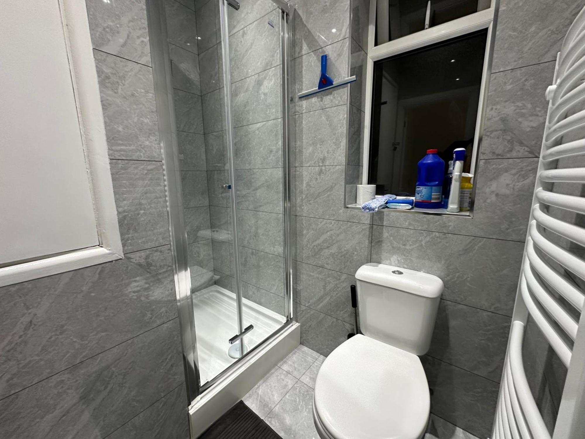 ברומלי Luxury Ensuite 2Nd Studio Flat With Great Views In Keedonwood Road With Fully Own Bathroom Newly Added And Private Kitchenette מראה חיצוני תמונה