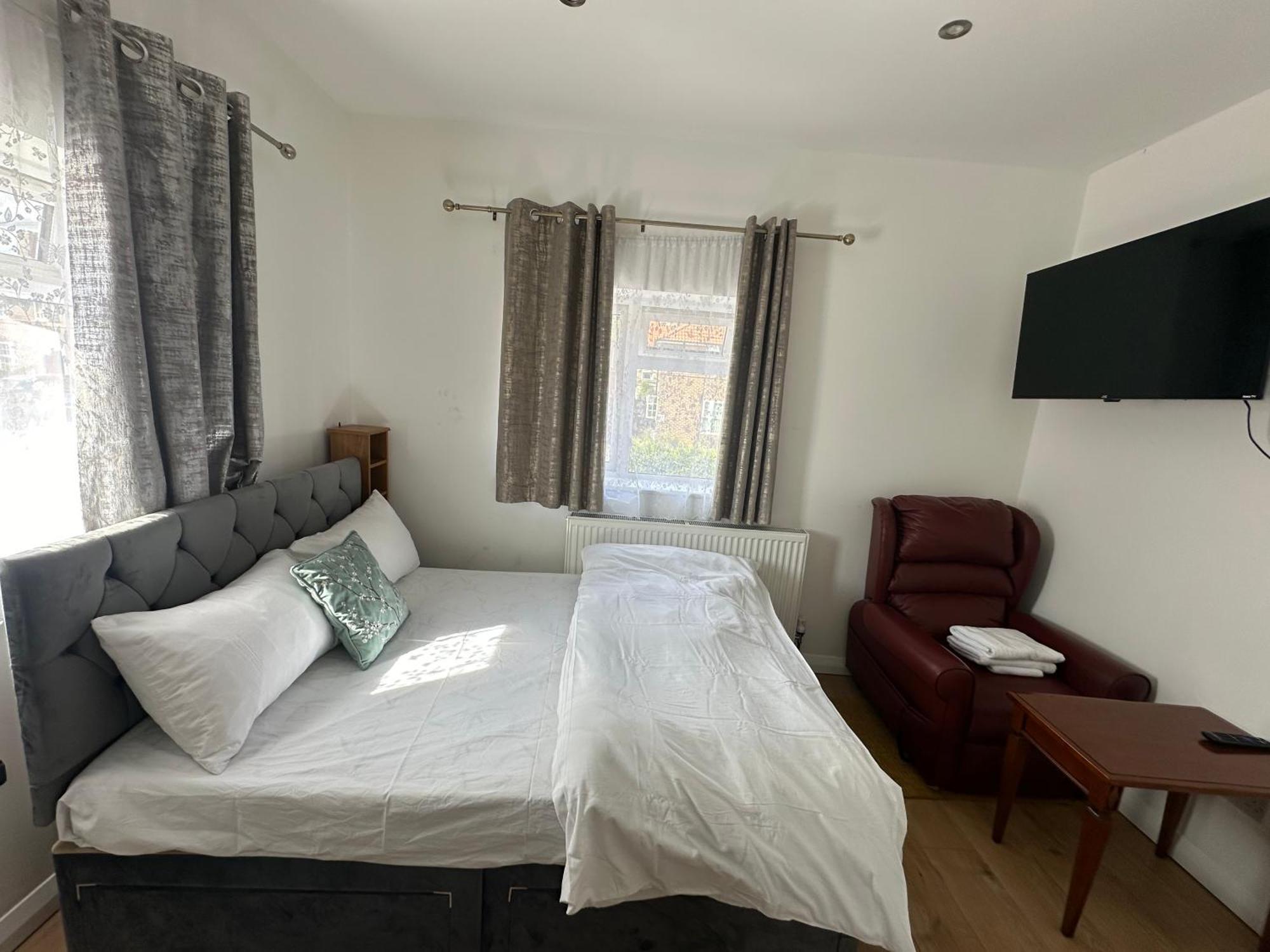 ברומלי Luxury Ensuite 2Nd Studio Flat With Great Views In Keedonwood Road With Fully Own Bathroom Newly Added And Private Kitchenette מראה חיצוני תמונה