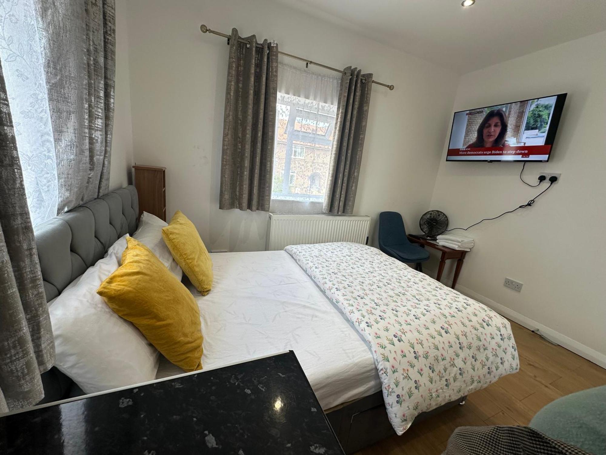 ברומלי Luxury Ensuite 2Nd Studio Flat With Great Views In Keedonwood Road With Fully Own Bathroom Newly Added And Private Kitchenette מראה חיצוני תמונה