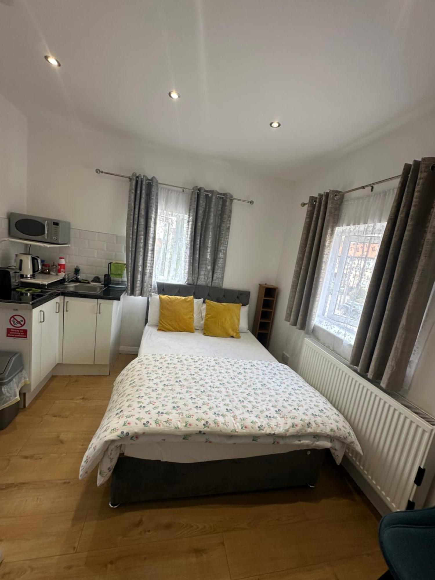 ברומלי Luxury Ensuite 2Nd Studio Flat With Great Views In Keedonwood Road With Fully Own Bathroom Newly Added And Private Kitchenette מראה חיצוני תמונה